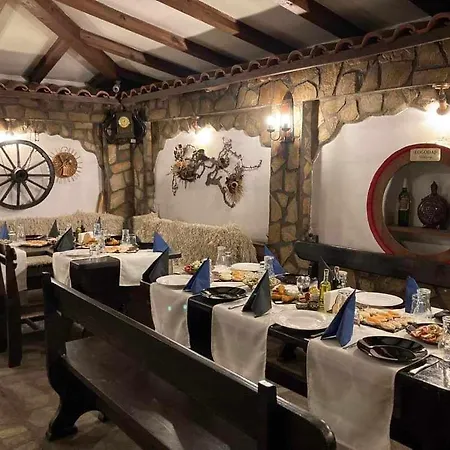 Гостьовий будинок Family House Oreha
